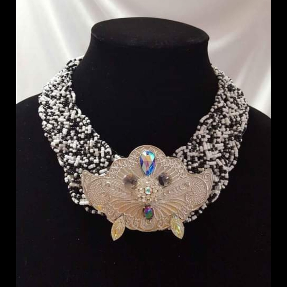 Elegant Black & White Choker Necklace